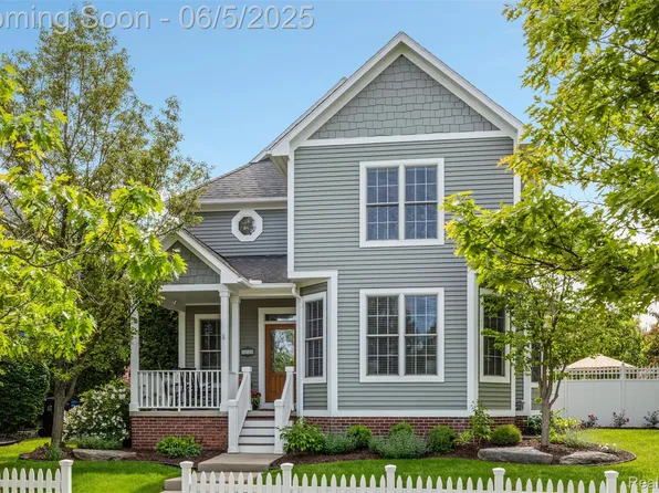 1734 Town Commons Dr, Howell, MI 48855