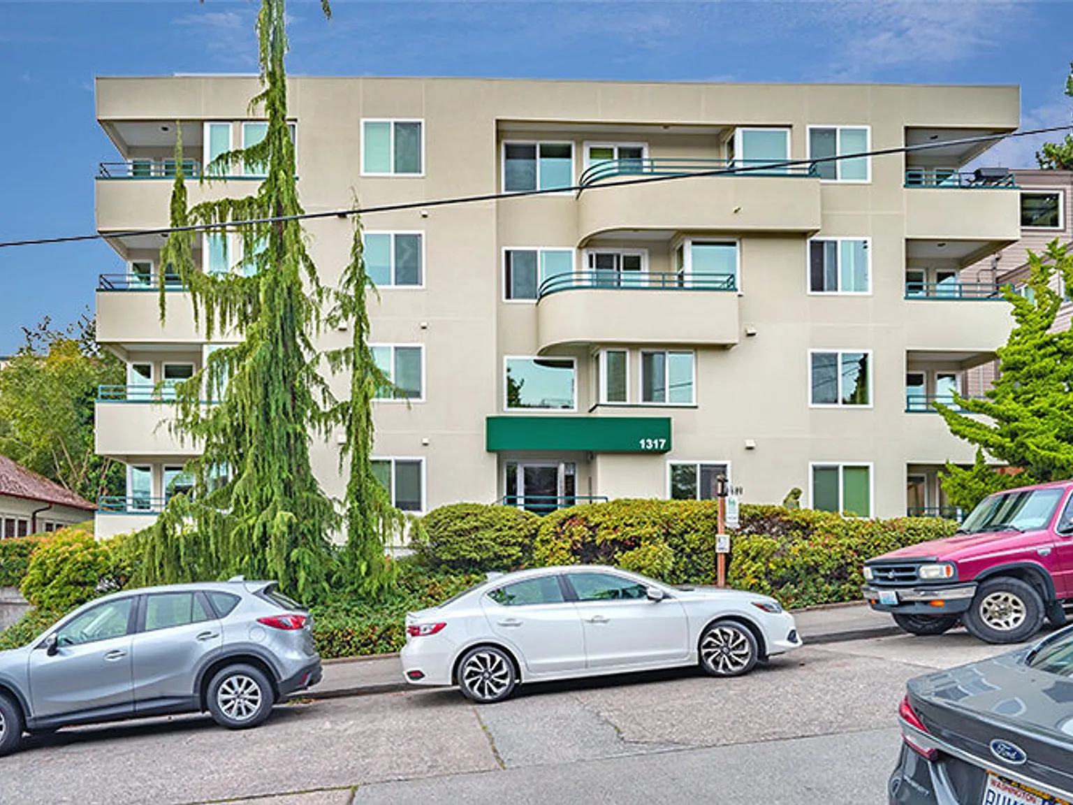 6th Ave Apartments — Photo 2