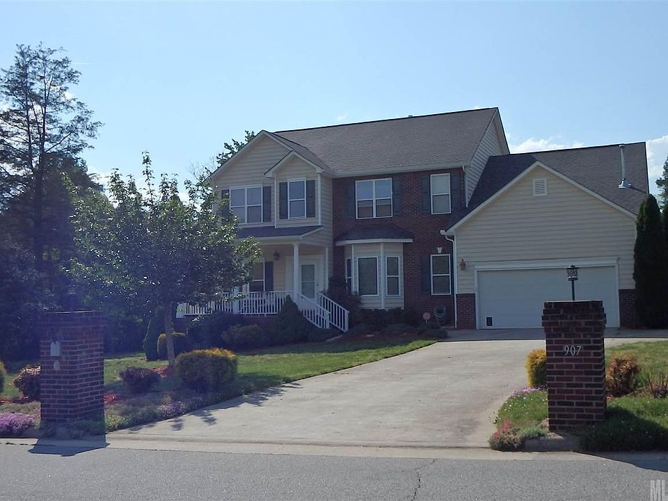 1st image of 907 Barrington Dr NE