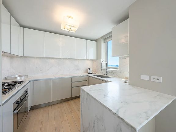 5th image of 322 W 57th St APT 54D