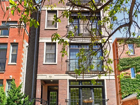 924 W Roscoe St APT 1, Chicago, IL 60657