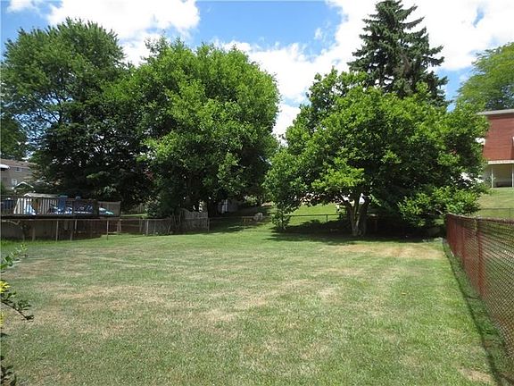 3rd image of 424 Lois Dr