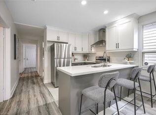 230 McAnulty Blvd, Hamilton, ON L8H 3J1