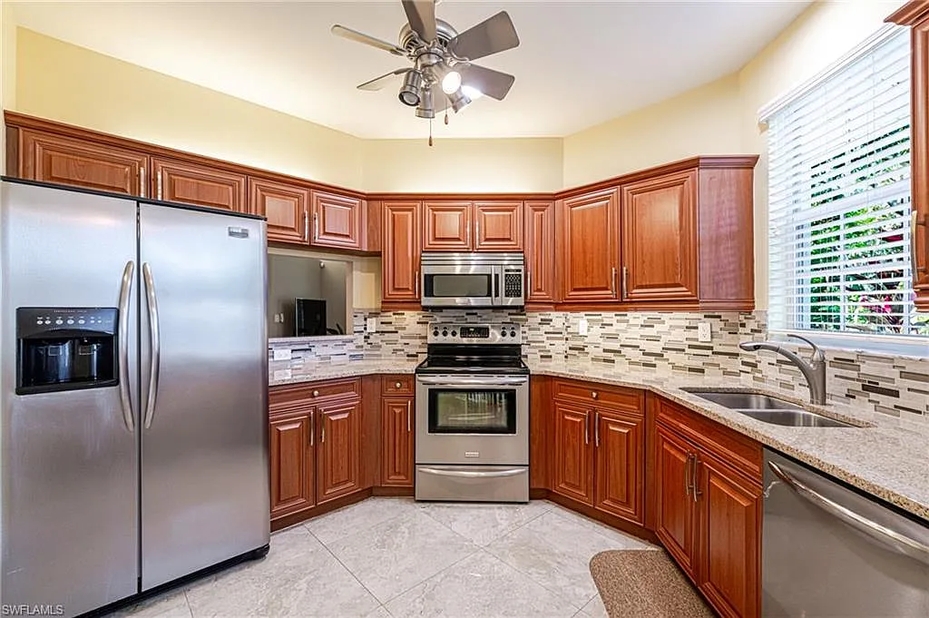 3 bed, 2.0 bath, 1374 sqft, $2,700 — Photo 3