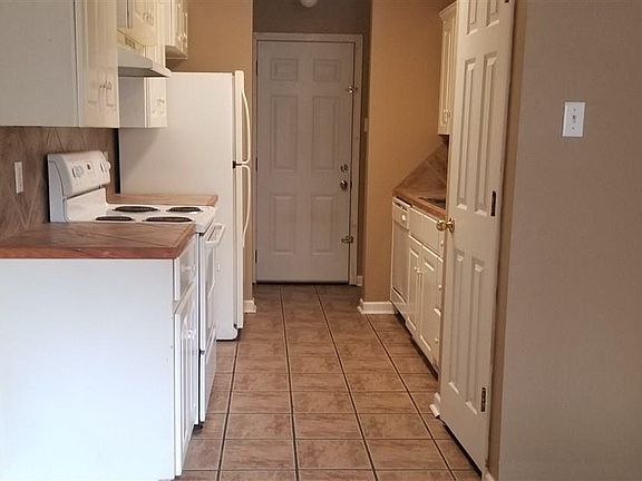 3rd image of 216 Bellevue Cir APT A