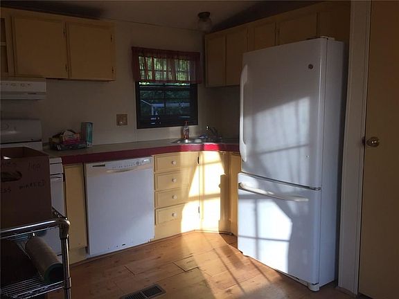 2nd image of 210 Sunset Dr