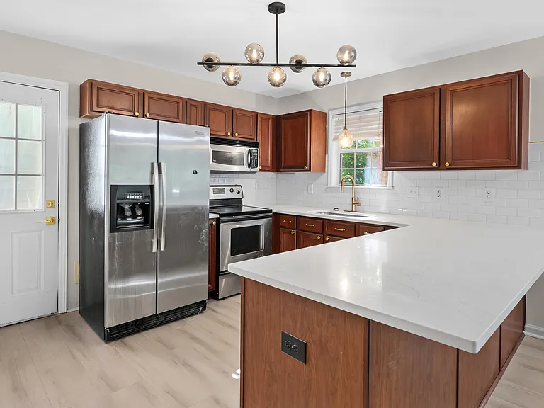 305 Dearing Dr — Photo 1