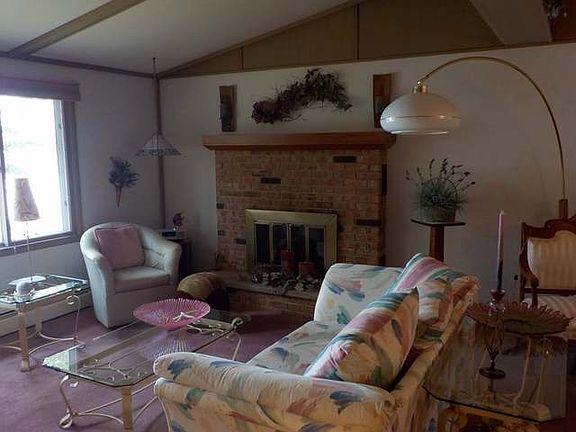 5th image of 7683 Seeley Ln