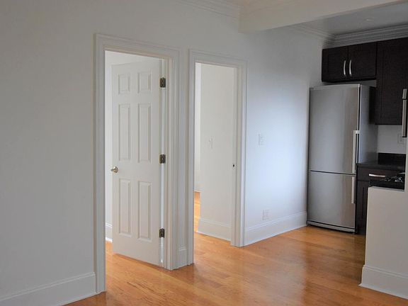 4th image of 54 Maujer St APT 12