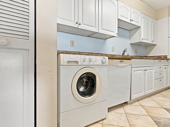 4th image of 400 20th Ave. N #604