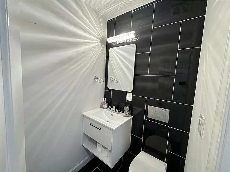 275 Winding River Dr #C — Photo 19