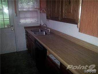 4th image of 545 Saint Marie St