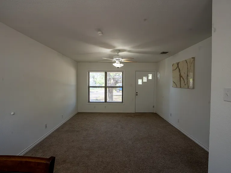 311 Iris St — Photo 2