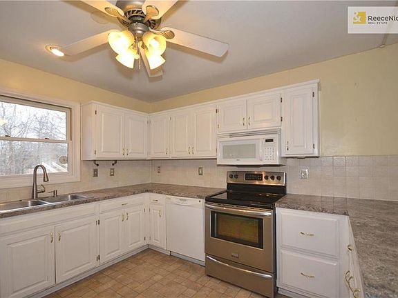 Lots of cabinet and counter space