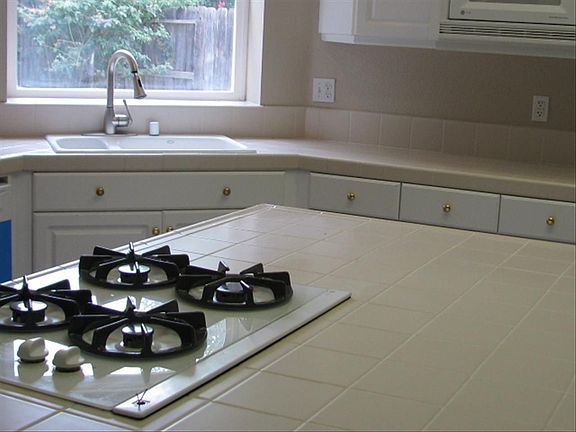 Huge island with cooktop