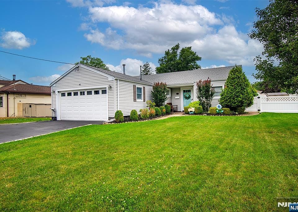 1st image of 40 Maple Ln