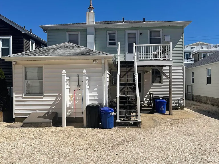 127 Hancock Ave #UPSTAIRS — Photo 12