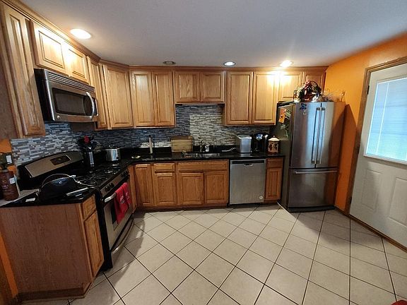 2nd image of 5376 W 89th St