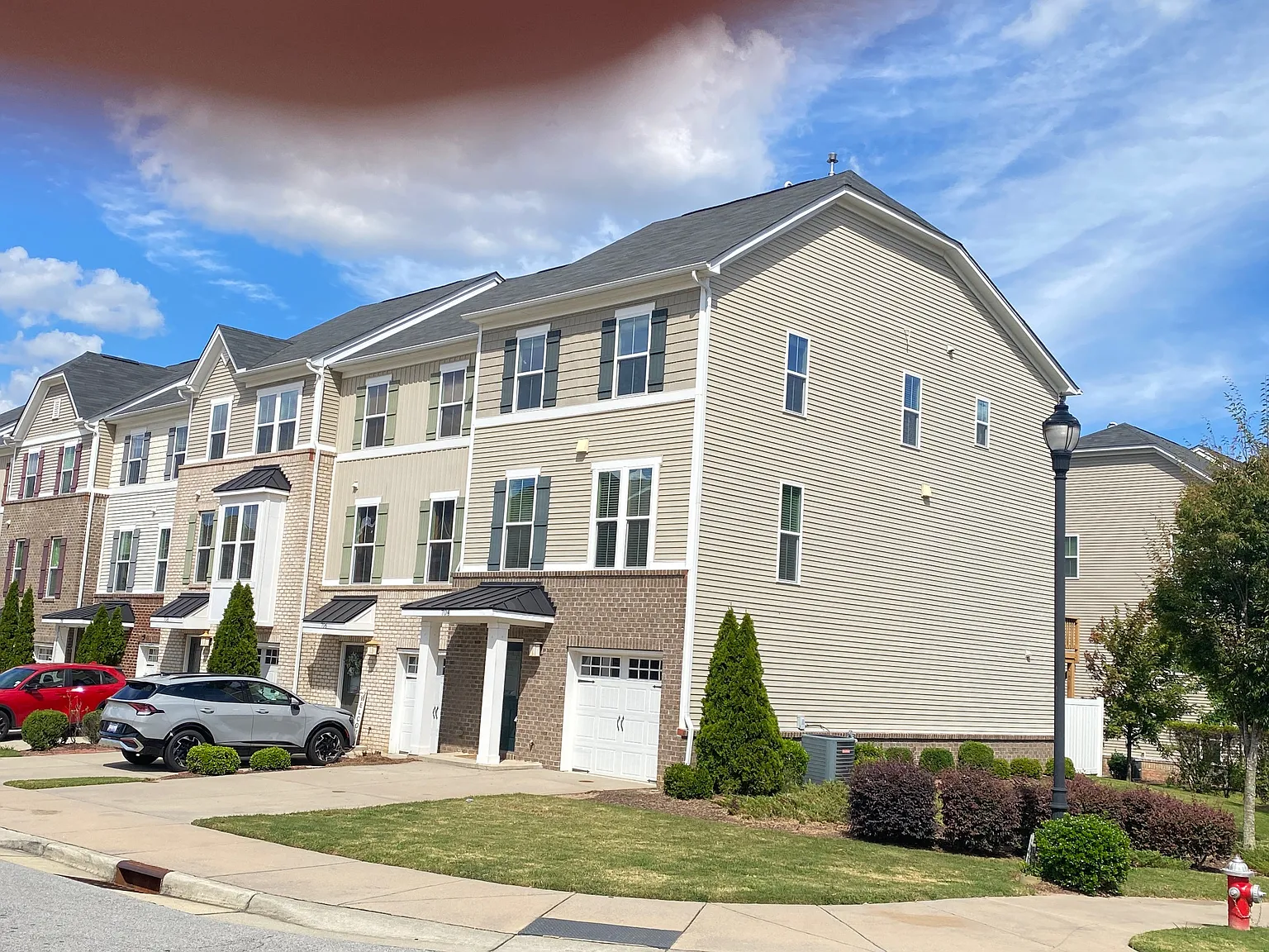 4 bed, 3.5 bath, 2242 sqft, $2,300 — Photo 1