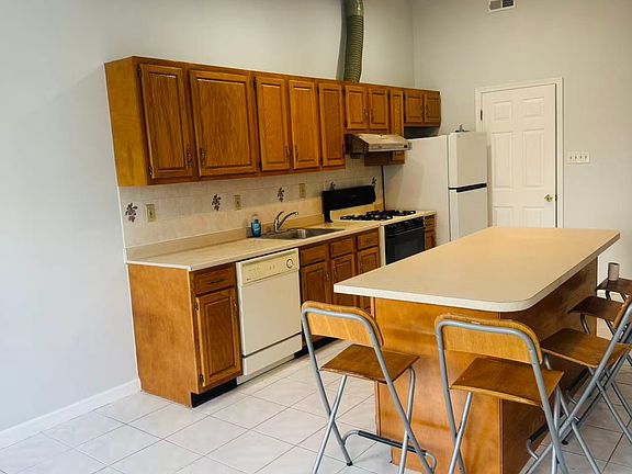 2nd image of 206 Market St #5