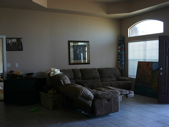 5th image of 3845 Burke St
