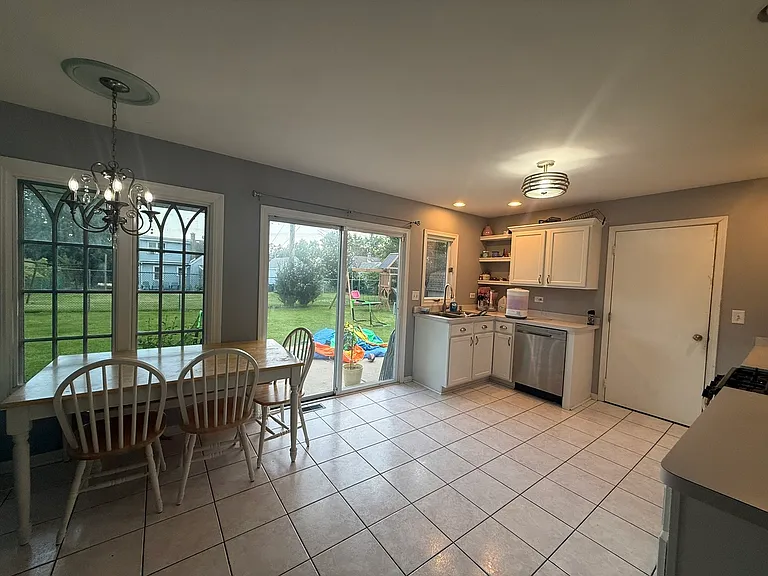 122 Gall Ln — Photo 4