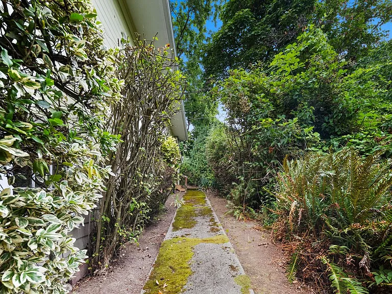 712 SW 3rd Pl — Photo 33