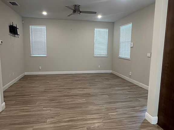 2nd image of 968 Posey St