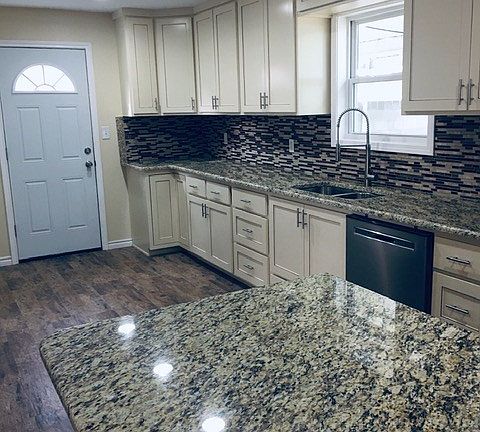 4th image of 205 N Avenue D