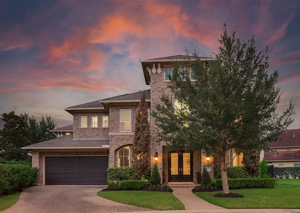 Inside a Gated Community in a Sought After Custom Section of Lake Pointe this transitional style home embodies European Touches and Design as well as Modern\Contemporary Flair.