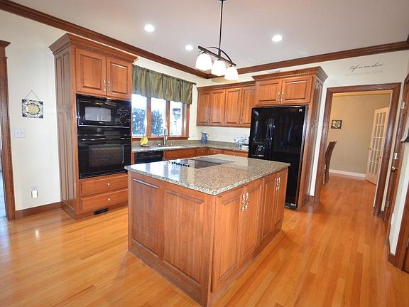 3rd image of 1721 Grizzly Ln