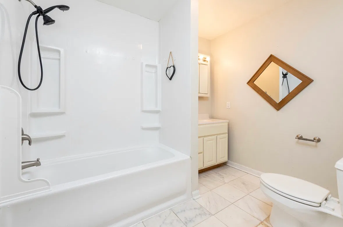 3 bed, $2,200 — Photo 1