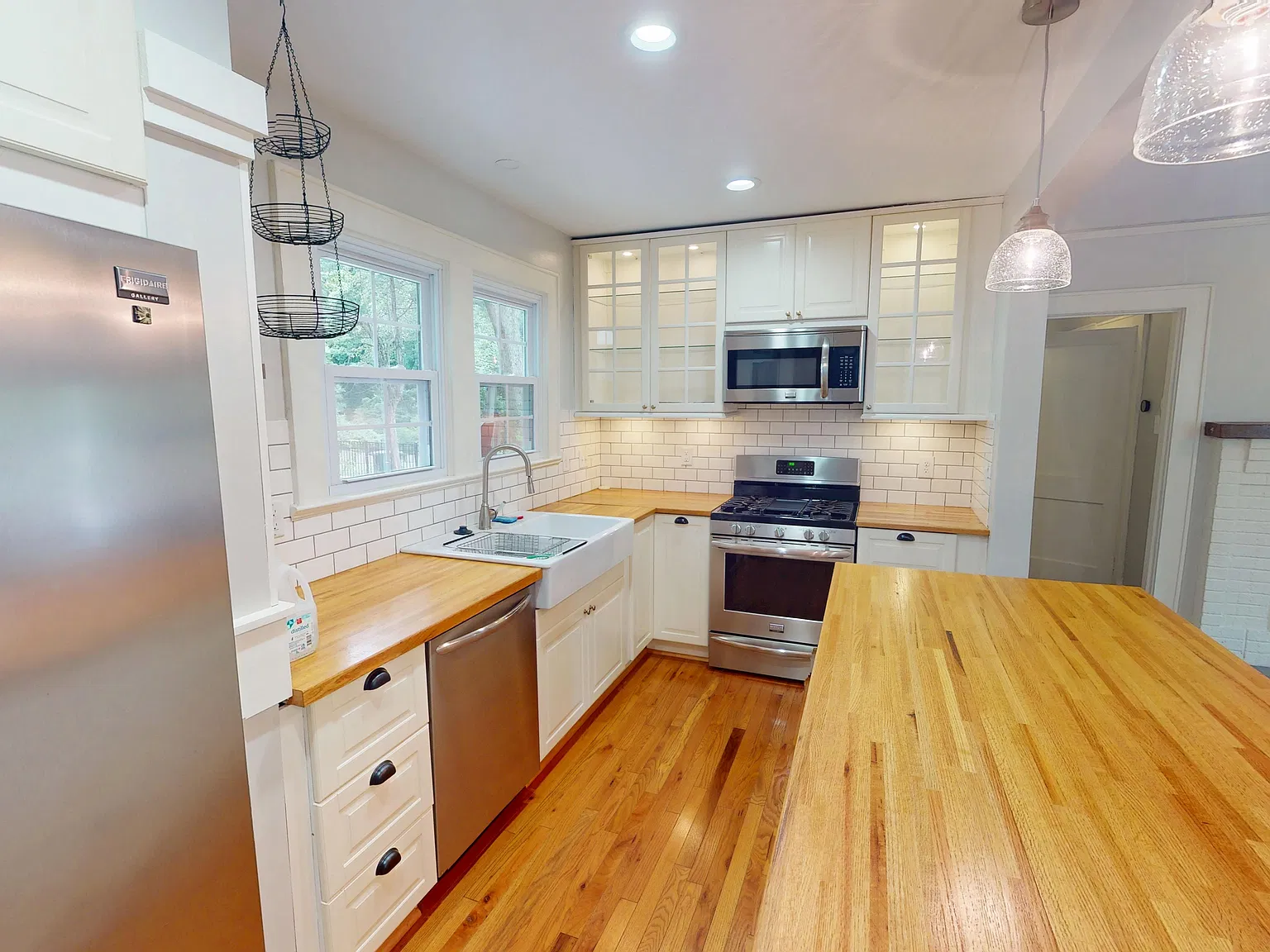 2 bed, 1226 sqft, $1,750 — Photo 2
