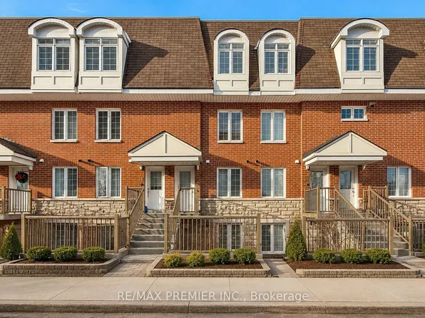 55 Cedarcroft Blvd #17, Toronto, ON M2R 3Y1