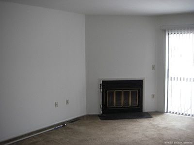 2nd image of 411 Village Cmns #411