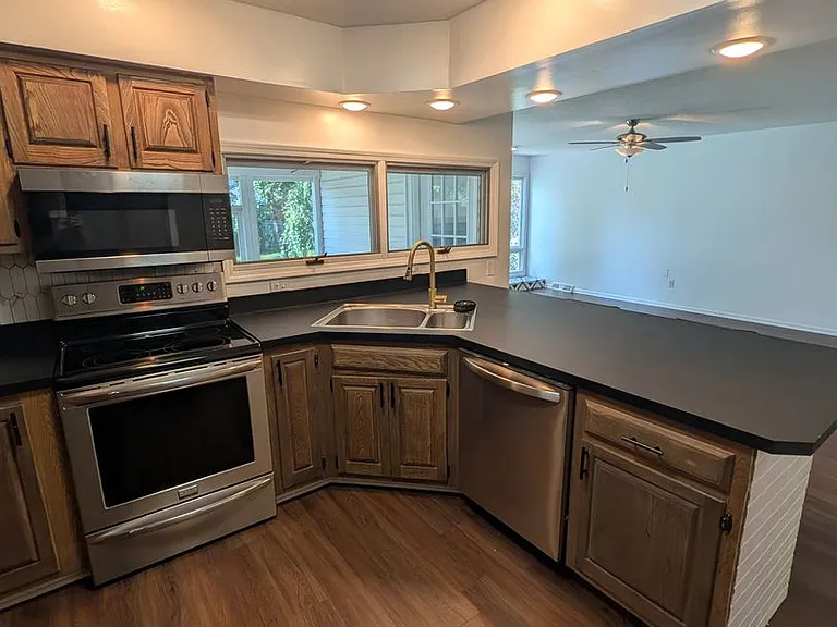 622 Laurel Dr — Photo 6