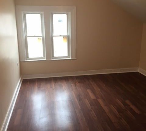 4th image of 122 Carlisle St #2