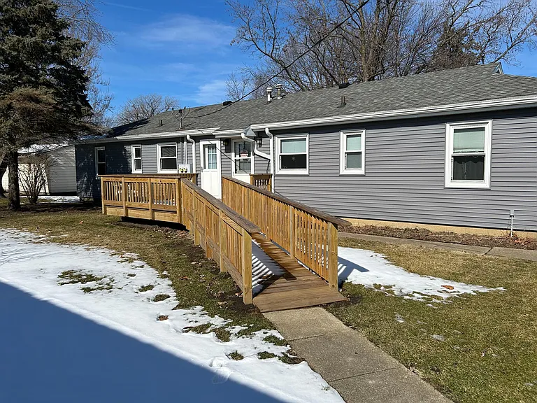 310 E Oliver St — Photo 2