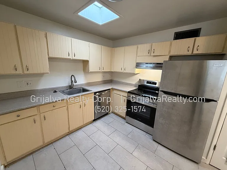 2451 E Mitchell St — Photo 5