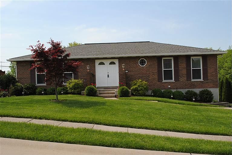 1st image of 546 Village Dr