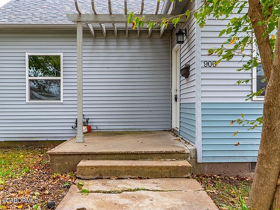 5th image of 906 E 4th St