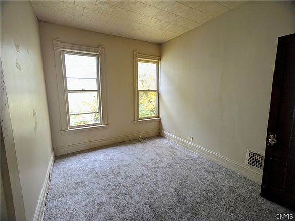 4th image of 1441 Midland Ave