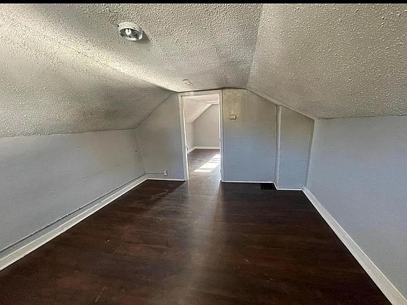 5th image of 3941 Schiller Pl
