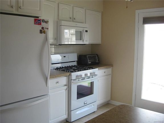 3rd image of 3948 Walden Ave