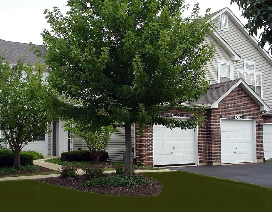 2nd image of 3090 Kentshire Cir
