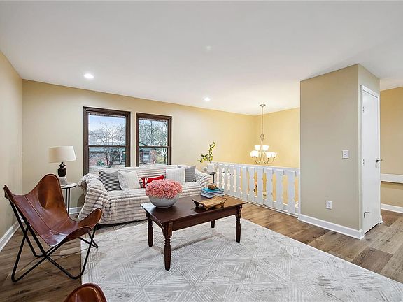 3rd image of 11928 Meadowpark Ct