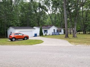 207 Forestville Dr, Houghton Lake, MI 48629