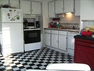 2nd image of 936 Warwick Dr