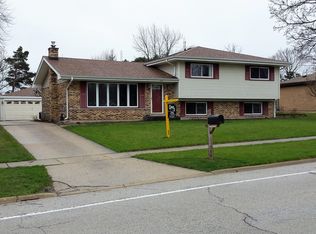 705 Merlin Dr, Schaumburg, IL 60193