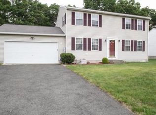 60 Pheasant Dr, Springfield, MA 01119